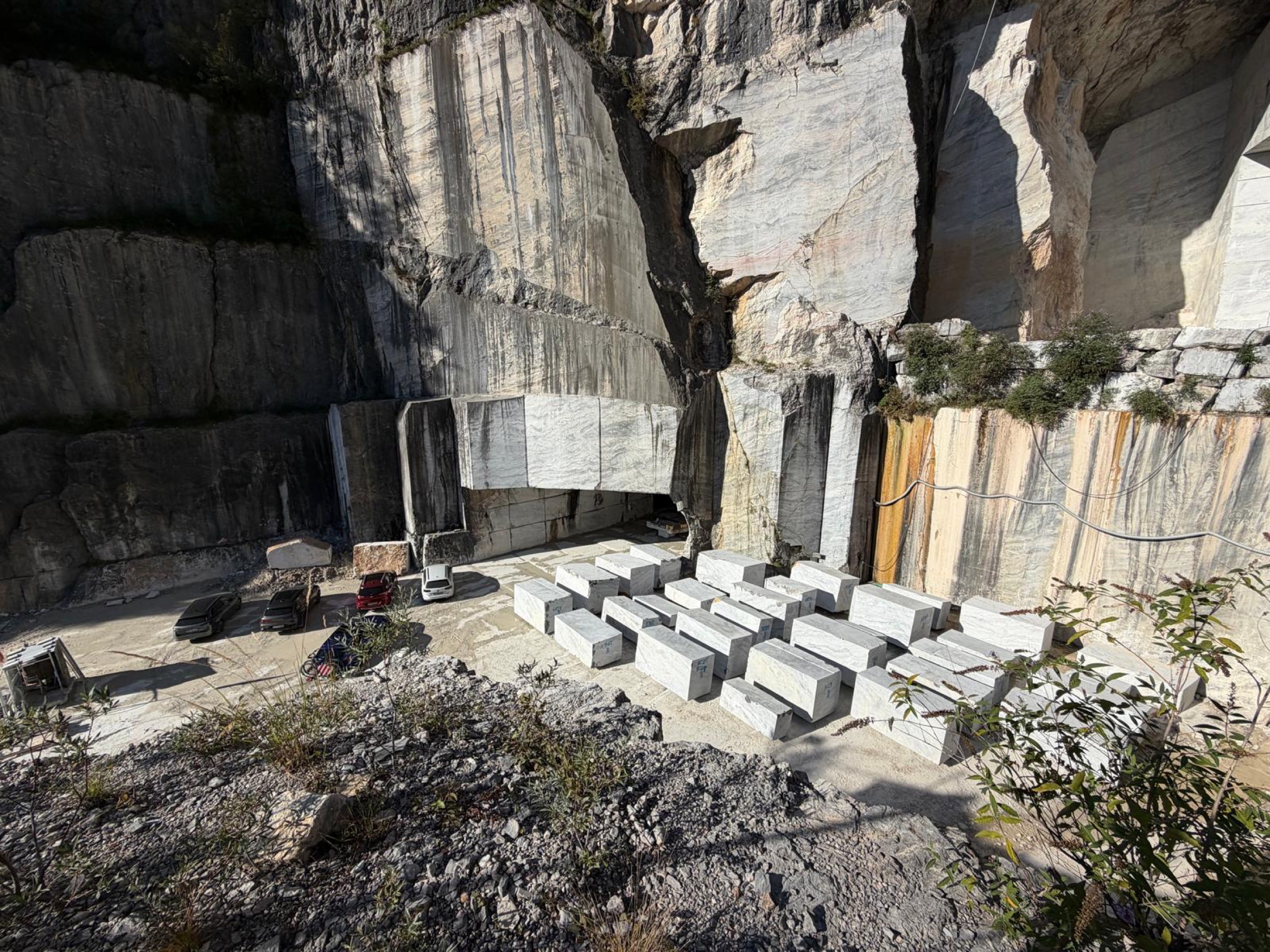 steinbruch marmor in italien grosse marmor bloecke